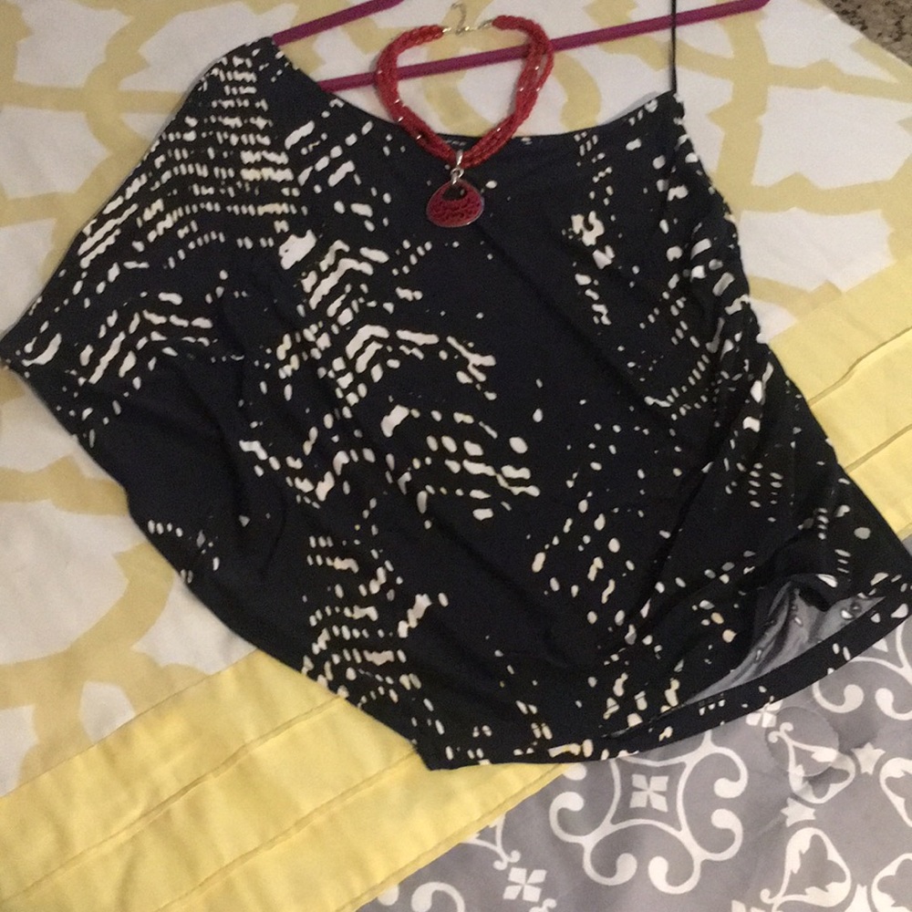 One shoulders blouses